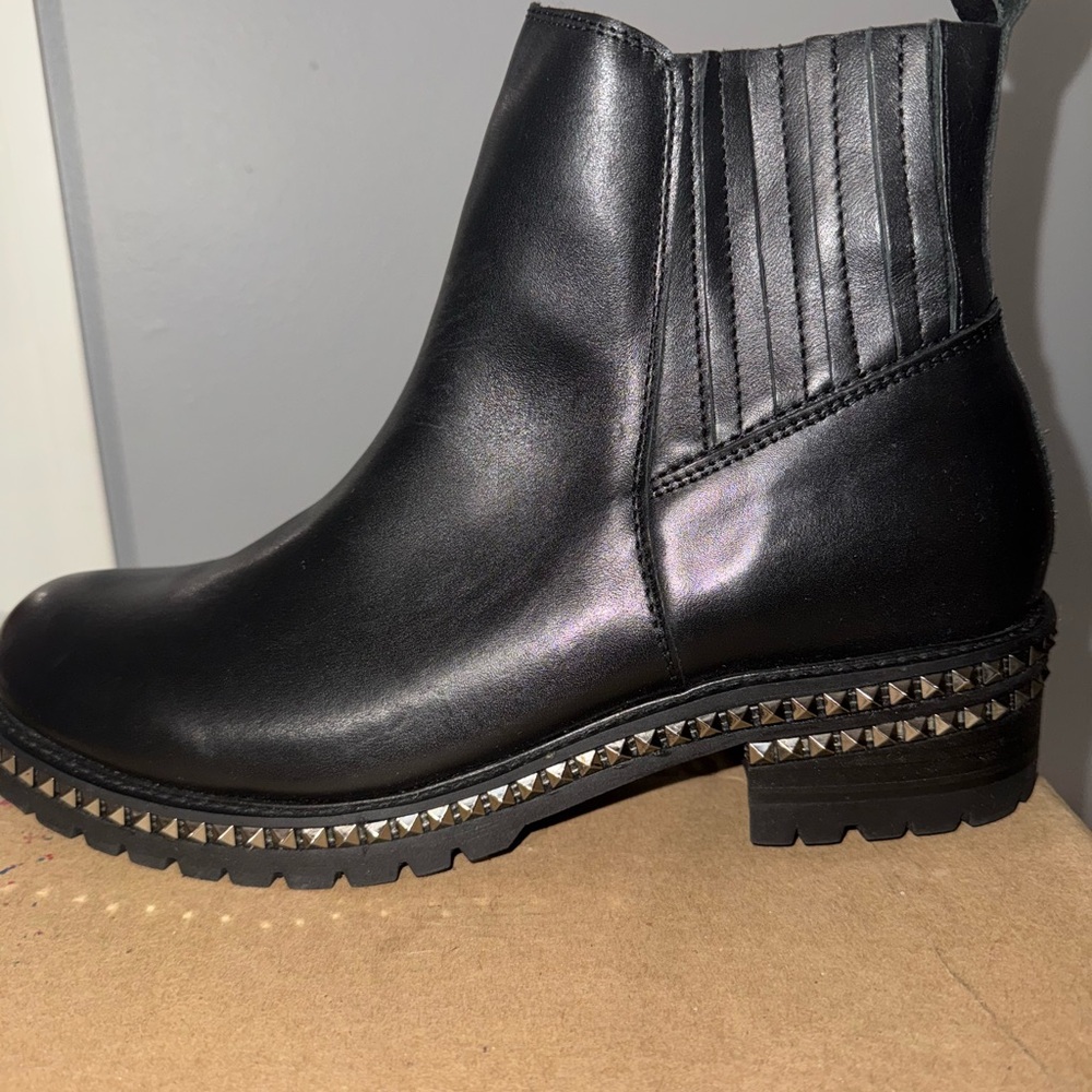 Steven Madden new Black Studded Ankle Boots